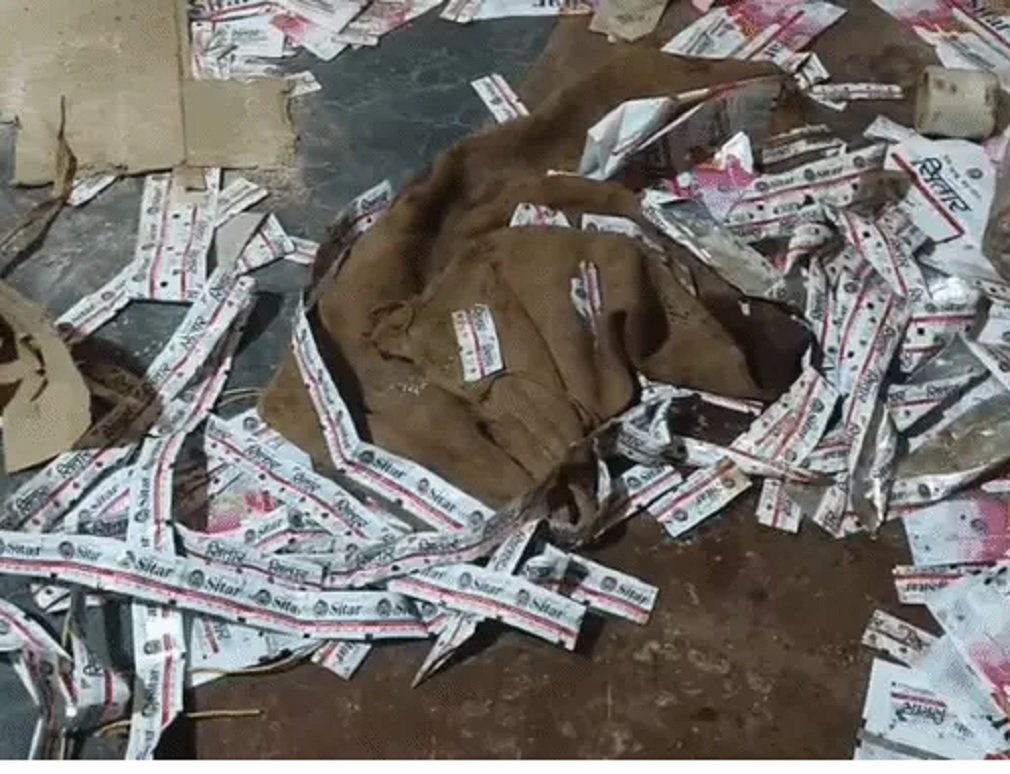 Durg GST Raid: गुटखा फैक्ट्री पर सेंट्रल GST की रेड, 12 सदस्यीय टीम ने 2 मशीनें और 30 बोरा गुटखा किया जब्त