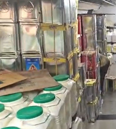 Indore News: इंदौर में बाहर से आने वाले खाद्य तेलों पर बड़ी कार्रवाई, 8 लाख का स्टॉक जब्त
