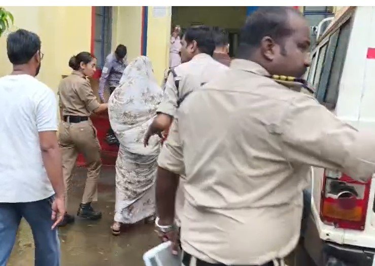 Jabalpur Crime: सूने मकान से 45 लाख के जेवर पार करने वाले गिरोह का पर्दाफाश: ऑटो, टॉर्च और हुड के सुराग से पकड़े गए पति-पत्नी और भाई!