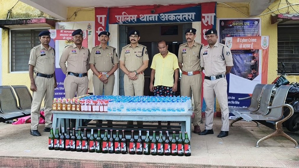 Janjgir-Champa News: अकलतरा में अवैध शराब का बड़ा स्टॉक बरामद, 184 लीटर शराब के साथ आरोपी गिरफ्तार