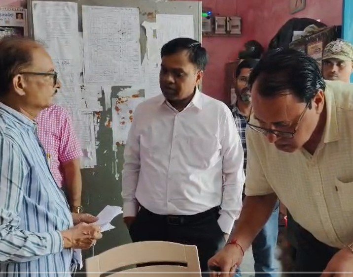 Reva News: रीवा में कलेक्टर का औचक निरीक्षण, नपे नशे में मिले प्रभारी प्राचार्य,