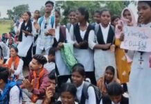 Daundilohara College: डौंडीलोहारा कॉलेज में छात्रों का हंगामा, ‘सुविधाएं दो या प्राचार्य हटाओ’; TC की धमकी के बाद सड़क पर उतरे विद्यार्थी Daundilohara College