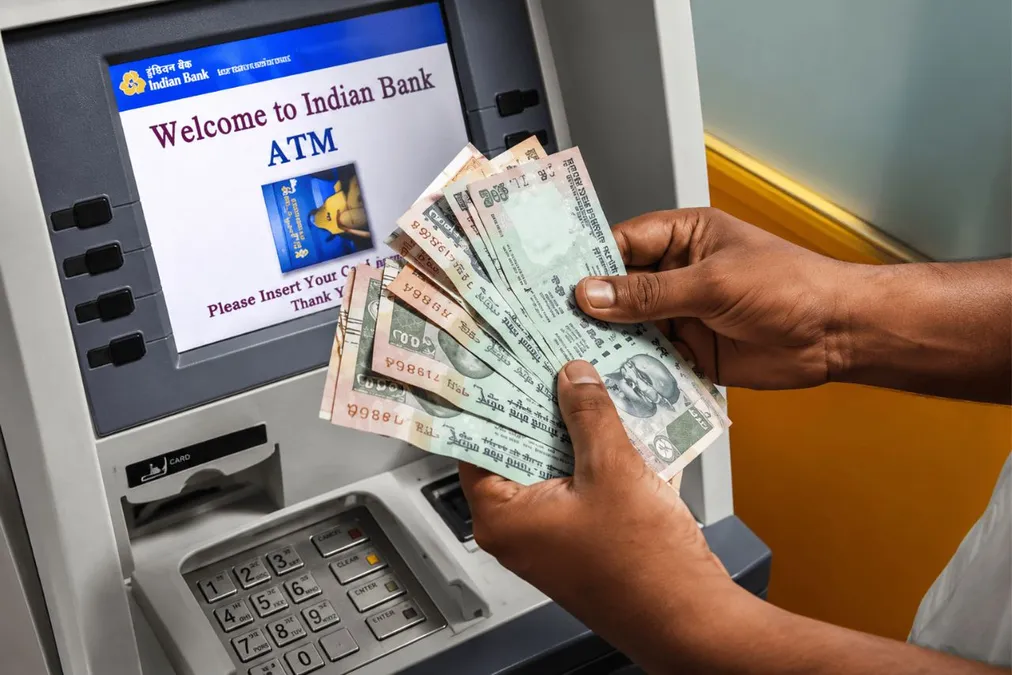 छत्तीसगढ़ में बैंकिंग की तस्वीर बदली: 6 महीने में 1020 शाखाएं हुईं कम, ATM और सक्रिय बैंक खातों की संख्या में बढ़ोतरी
