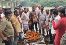 Rewa UGC Rollback Protest: यूजीसी रोलबैक के विरोध में रीवा में अनोखा प्रदर्शन, सवर्ण समाज ने निकाली प्रतीकात्मक अर्थी