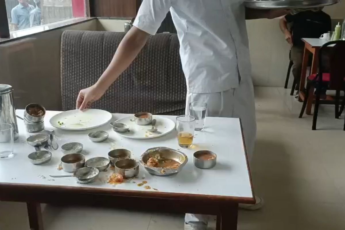 Rewa Collectorate Coffee House Liquor Viral Video Case: रीवा कलेक्ट्रेट के पास न्यू कॉफी हाउस में छलके जाम, वीडियो वायरल होने से मचा हड़कंप