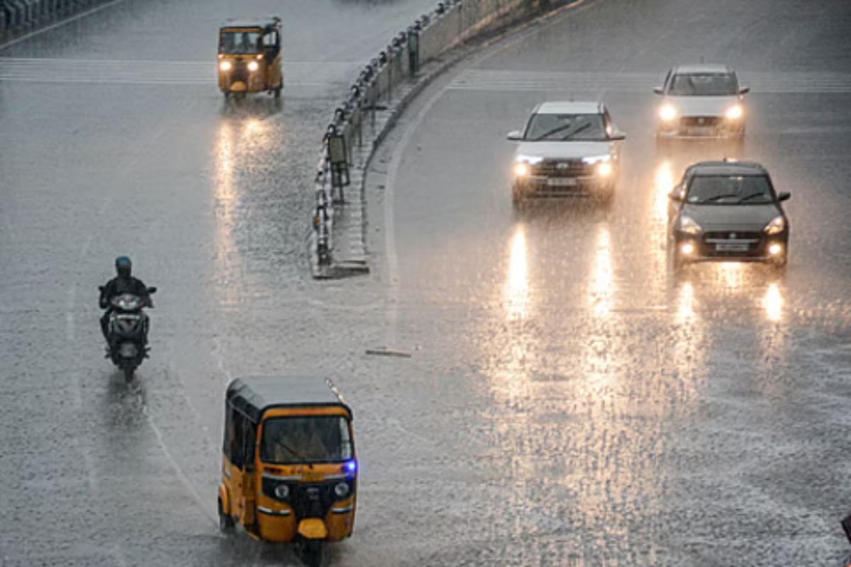 Chhattisgarh Weather Orange Alert Heavy Rain: बंगाल की खाड़ी के लो प्रेशर से बदला छत्तीसगढ़ का मौसम, 11 जिलों में भारी बारिश और बिजली गिरने का ऑरेंज अलर्ट