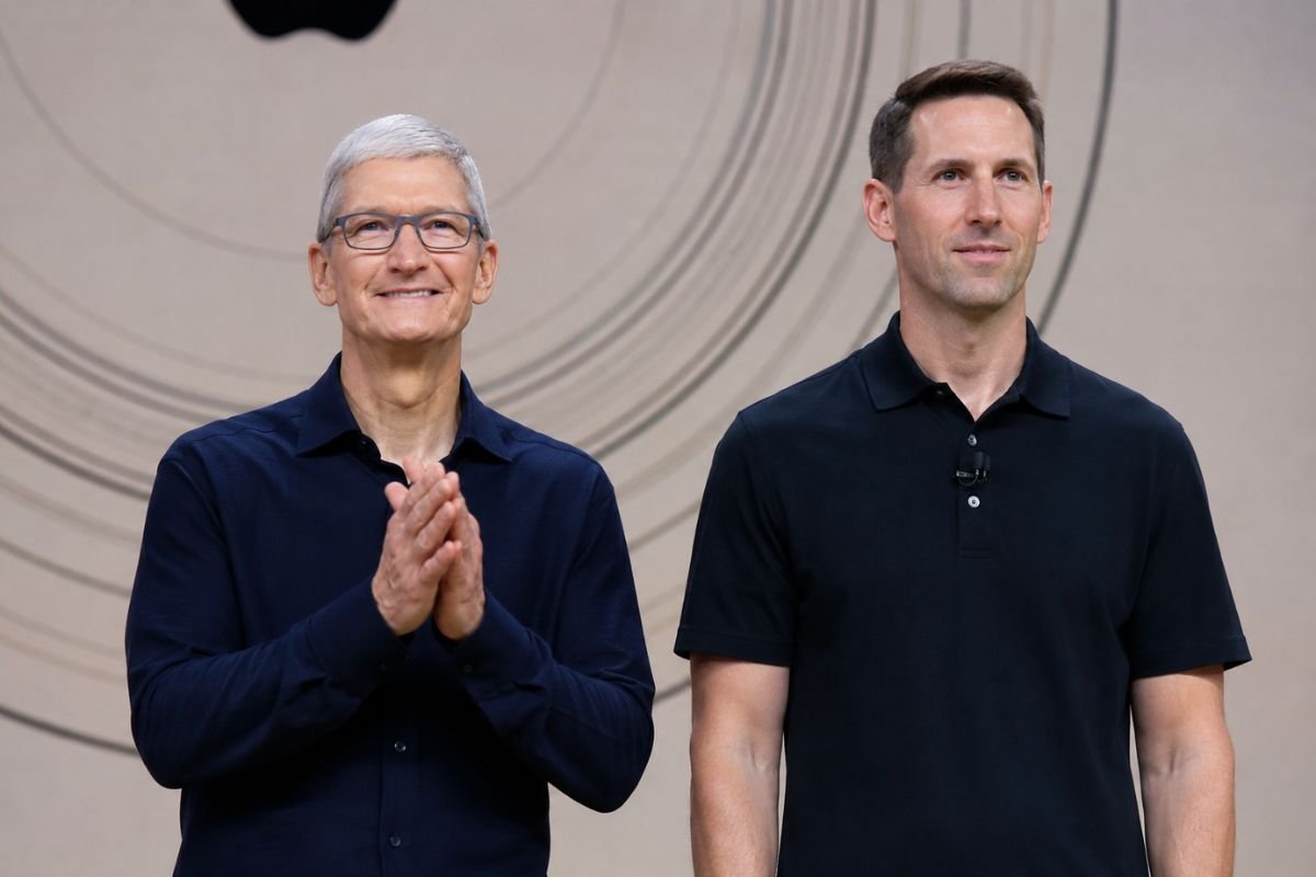 Apple CEO Tim Cook Steps Down John Ternus Takes Over: एप्पल में 15 साल बाद बदला नेतृत्व, जॉन टर्नस बने कंपनी के नए मुख्य कार्यकारी अधिकारी