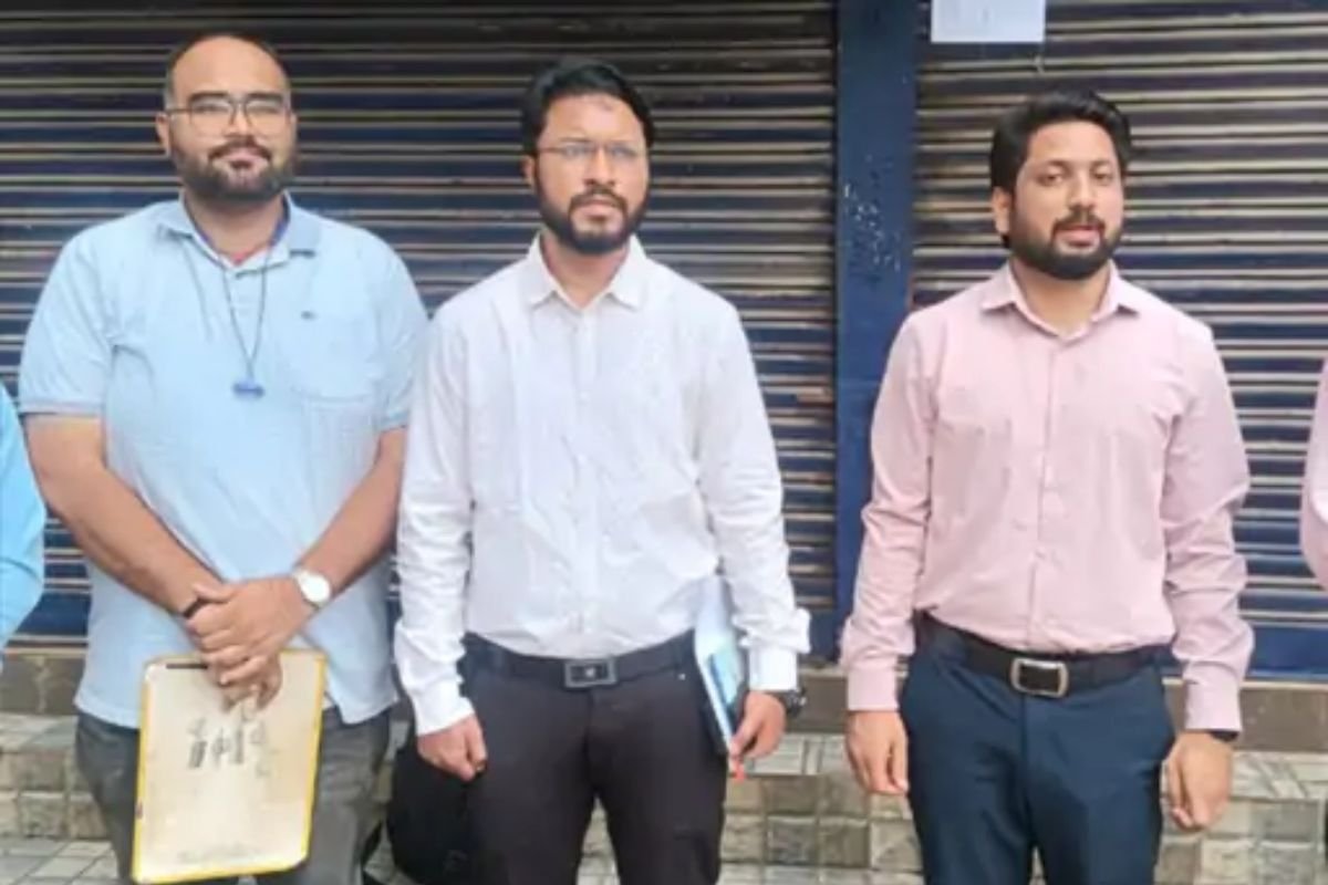Rajnandgaon Quack Clinic Raid: छुरिया में झोलाछाप डॉक्टर के क्लिनिक पर SDM का छापा, एक्सपायरी दवाओं का जखीरा बरामद
