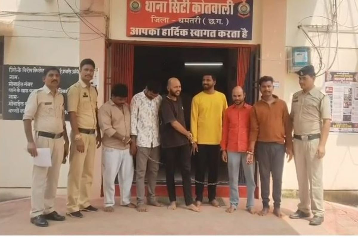 Dhamtari Gambling House Raid Action: धमतरी पुलिस की बड़ी कार्रवाई; जालमपुर वार्ड के मकान में चल रही जुए की महफिल पर रेड, 6 जुआरी गिरफ्तार