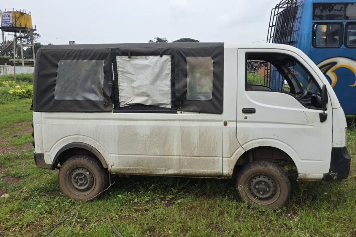 Raipur Crime News Tata Magic Body Case: कुंवरगढ़-परसतराई नहर मार्ग पर सनसनी; टाटा मैजिक और दो बाइकों में सवार थे संदिग्ध आरोपी