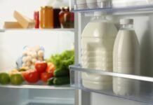 Milk Storage Tips In Refrigerator: फ्रिज में रखने के बाद भी खट्टा हो जाता है दूध? भूलकर भी न करें ये 1 गलती
