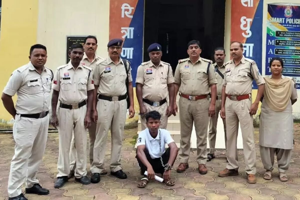 Jashpur Blind Murder Case Solved: जशपुर में अंधे कत्ल की गुत्थी 24 घंटे में सुलझी; बेटी से बात करने से रोका तो कुल्हाड़ी मारकर मां की हत्या, आरोपी ‘गुटका’ झारखंड से गिरफ्तार