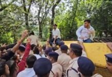 PRSU Student Protest Demands: PRSU में छात्रों का फूटा गुस्सा; ATKT अवसर, ग्रेस मार्क्स और फीस वृद्धि पर रोक की उठी मांग