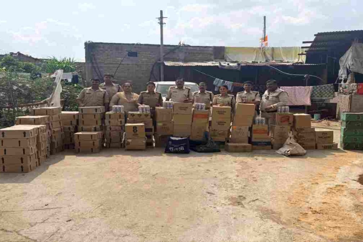 Indore Sanwer Illicit Liquor Warehouse Raided: कहां से आई और कहां खपाने की थी तैयारी? बसंदरा में 5.50 लाख की शराब मिलने से मचा हड़कंप