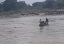 Champa Police Rescue Action: हसदेव नदी के तेज बहाव में बही महिला, पुलिस ने रेस्क्यू कर बचाई जान