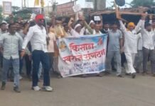 Sehore Farmers Chakka Jam: सीहोर में किसानों का उग्र प्रदर्शन, भूमि अधिग्रहण के 4 गुना मुआवजे की मांग पर भेरूंदा में चक्काजाम