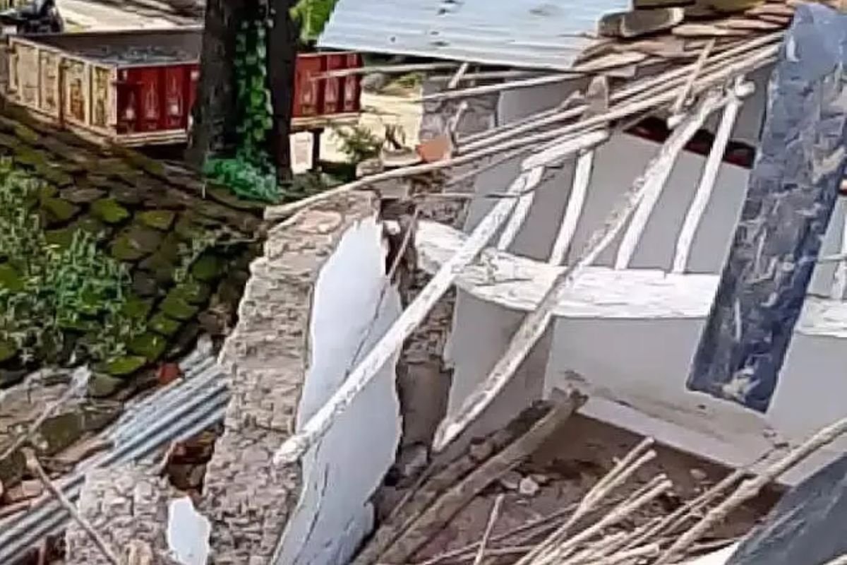 Sironj House Collapse Heavy Rain: सिरोंज में मूसलाधार बारिश का कहर, ढहा दो मंजिला मिट्टी का मकान