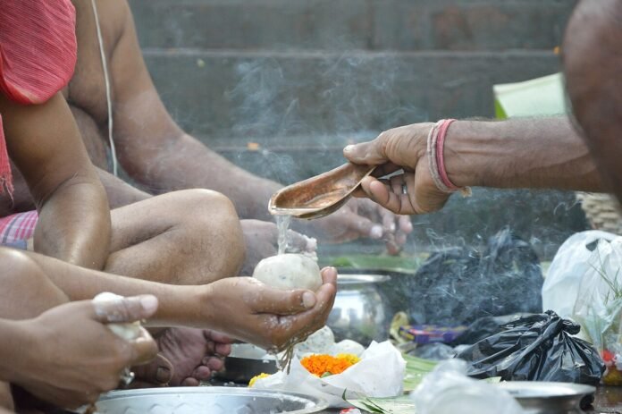 Pinda_Daan_-_Jagannath_Ghat_-_Kolkata_2012-10-15_0701