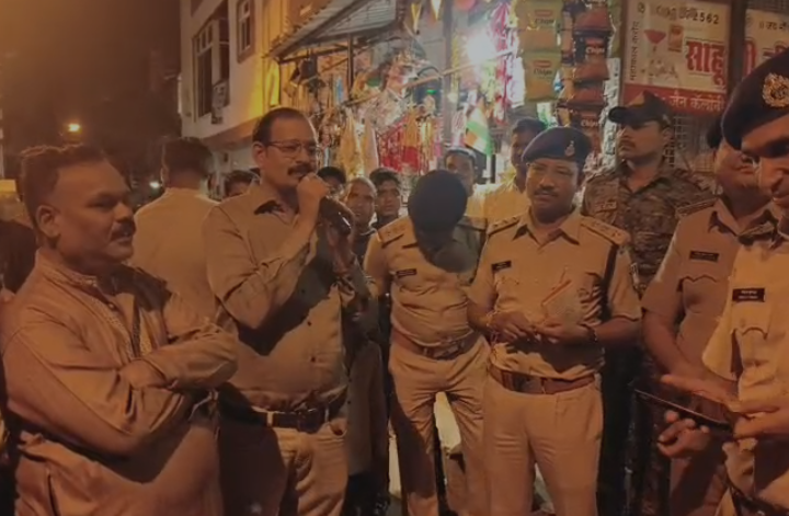 Bhopal News: भोपाल में पुलिस कमिश्नर का जनसंवाद, निशातपुरा में जनता से सीधे सुनी समस्याएं; जल्द समाधान का भरोसा
