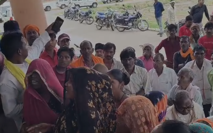 MP News: लगातार बारिश से सिन्दूर सागर तालाब ओवरफ्लो, 1000 एकड़ कृषि भूमि जलमग्न होने का दावा; गांवों में बढ़ा जलभराव