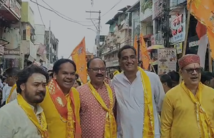 Jabalpur News: श्रीकृष्ण जन्माष्टमी पर निकली भव्य शोभायात्रा, पुष्पवर्षा से हुआ स्वागत; भक्तिमय नजर आया शहर