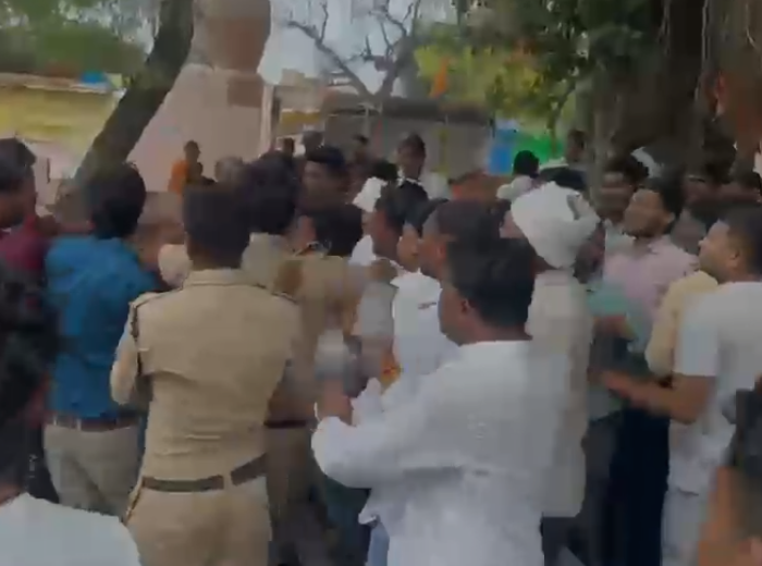 MP News: दो बीघा जमीन के विवाद ने गोरमी थाने में मचाया बवाल, खेत में मारपीट के बाद थाना परिसर में भिड़े दोनों पक्ष