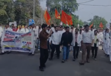 MP News: स्टाइपेंड बढ़ाने की मांग पर सड़कों पर उतरे आयुष छात्र, जबलपुर में निकाला पैदल मार्च