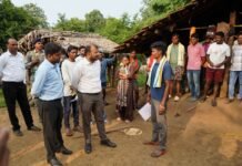 Sukma Metaguda Village Development Decisions: सुकमा के मेटागुड़ा में कलेक्टर की चौपाल: 2 महीने में बिजली, नहर विकास और तालाब निर्माण की मिली मंजूरी