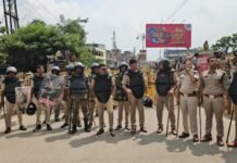 Rewa Deputy CM House Protest: कल्पना मिश्रा को न्याय और एफआईआर के विरोध में फिर डिप्टी सीएम का घेराव; पुलिस ने छोड़े आंसू गैस के गोले