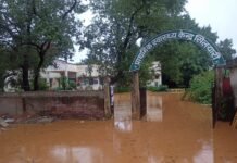 Silyari Health Center: सिलयारी अस्पताल में 3 फीट तक पानी, प्रसूताओं को निकलना हुआ मुश्किल; व्यवस्था पर उठे सवाल