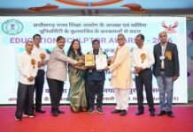 Raigarh News: दूरस्थ गांव में शिक्षा की अलख जगाने वाले शिक्षक चंद्र मणी चौहान को राज्य स्तरीय सम्मान