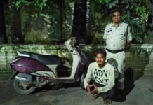 Raigarh Crime News: चोरी की स्कूटी बेचने ग्राहक तलाश रहा था आरोपी, घरघोड़ा पुलिस ने दबोचा; ₹35 हजार की Jupiter बरामद