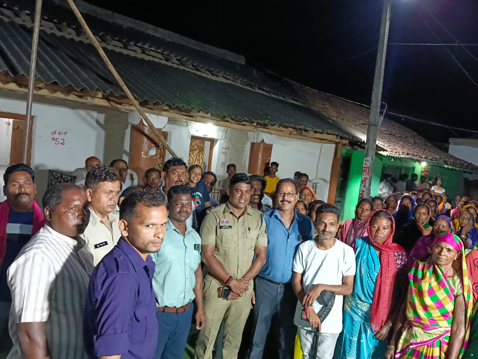 CG News: नवागढ़ गांव में ग्रामीणों ने लिया पूर्ण शराबबंदी का संकल्प, घरघोड़ा पुलिस ने किया स्वागत; अवैध शराब पर सख्त कार्रवाई की चेतावनी