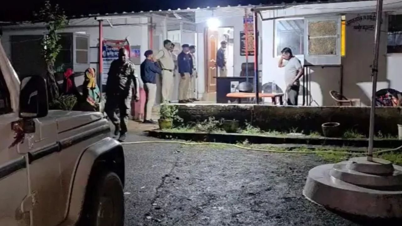 Ambikapur DSP Attack: गणेश विसर्जन जुलूस में प्रशिक्षु DSP से मारपीट, निजी कार में तोड़फोड़, 6 आरोपी गिरफ्तार