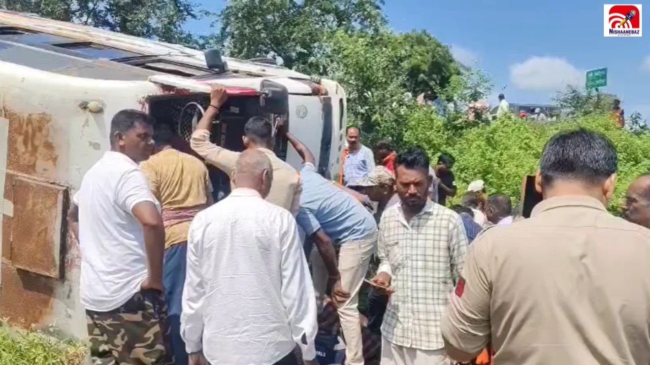 CG News: तेज रफ्तार का कहर! बालोद में कर्मचारियों से भरी बस हादसे का शिकार, 1 की मौत, 20 से ज्यादा घायल