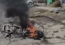 MP News: भिंड में चलती ई-स्कूटी बनी आग का गोला! धुआं उठते ही कूदे युवक; चंद मिनटों में जलकर राख