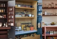 Kitchen Tips: छोटी किचन को बनाएं सुपर ऑर्गेनाइज्ड! जानें बर्तनों को सही तरह सेट करने के ये स्मार्ट तरीके