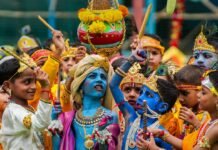 Krishna Janmashtami Aarti: आधी रात के बाद जरूर करें ये आरती, जानिए क्यों माना जाता है खास