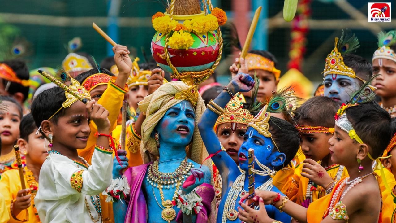 Krishna Janmashtami Aarti: आधी रात के बाद जरूर करें ये आरती, जानिए क्यों माना जाता है खास
