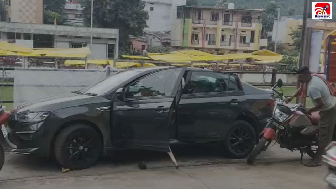 MP News: ओंकारेश्वर दर्शन करने पहुंचे श्रद्धालु की कार का टूटा शीशा, पार्किंग में मचा हड़कंप