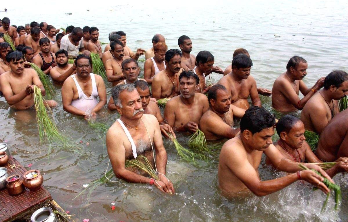 धर्म: पितृ पक्ष में भूलकर भी न करें ये 9 गलतियाँ, जीवन में आ सकती है भारी मुश्किलें