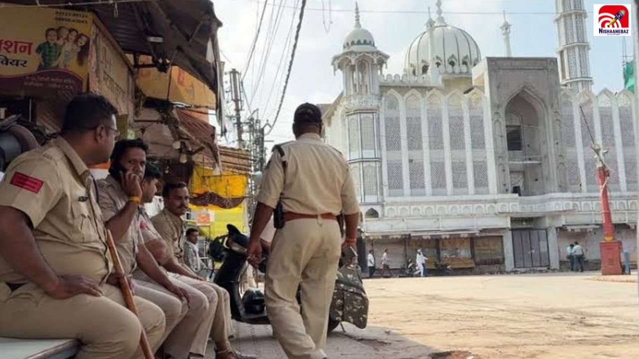 Ujjain Shahi Masjid: शाही मस्जिद की मीनार हटाने का काम शुरू, 250 से ज्यादा दुकानें-घर बंद