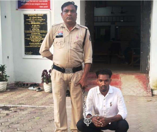 Raigarh Crime: जनरल स्टोर का शटर तोड़कर चोरी करने वाले 2 नाबालिग समेत 3 आरोपी गिरफ्तार