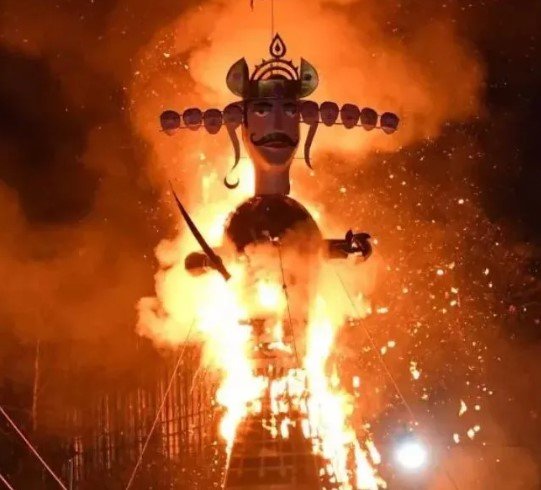 Dussehra Festival: छत्तीसगढ़ के इस गांव में नहीं जलता रावण! दशहरे पर निकलती है राजा की सवारी, 16वीं सदी से निभाई जा रही अनोखी परंपरा