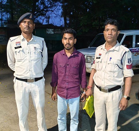Janjgir-Champa Crime: इंस्टाग्राम पर नाबालिग से दोस्ती, शादी का झांसा देकर अनाचार करने वाला आरोपी MP के इंदौर से गिरफ्तार