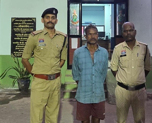 Raigarh Crime: जमीन विवाद में पडोसी ने वृद्ध पर चाकू से किया हमला, चक्रधरनगर पुलिस ने 24 घंटे के भीतर आरोपी को किया गिरफ्तार