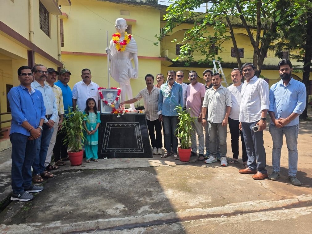 Bacheli News: गांधी जयंती पर मेटल माइंस वर्कर्स यूनियन ने आयोजित की प्रश्नोत्तरी प्रतियोगिता