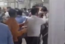 Rewa News संजय गांधी अस्पताल में MLC कराने आये मरीज से मारपीट, वीडियो बनाने वाले युवक को कमरे में अस्पताल प्रबंधक ने किया बंद Rewa News