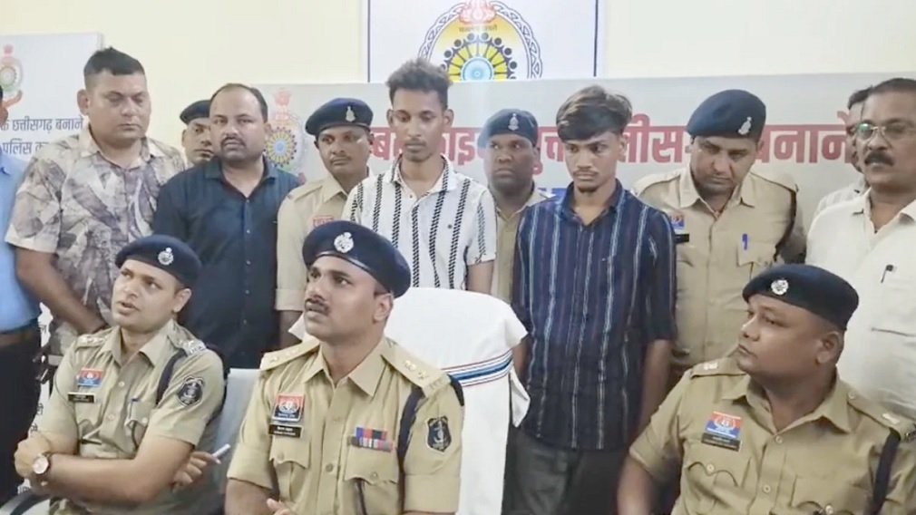 Balod News: बालोद में युवती पर एसिड अटैक का खुलासा, 8 घंटे में दो आरोपी गिरफ्तार; कथित प्रेमी ने रची थी साजिश