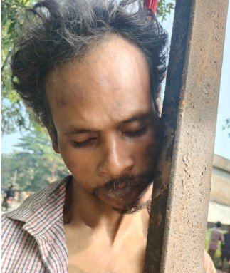 Raigarh News: ग्राम बंगुरसिया मेन रोड किनारे अज्ञात व्यक्ति का शव साइन बोर्ड पर लटका मिला, जांच में जुटी चक्रधरनगर पुलिस